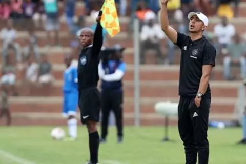 أورلاندو بايرتس يكشف ليلا كورة.. حقيقة طلب ريان جاكوبس الانضمام لجهاز ريفيرو في تدريب الأهلي